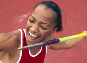 开云棋牌入口-F1街道赛之夜，拉梅洛的钢铁防线，如何以一己之力锁死胜利